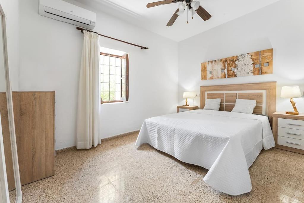 8 Guests Large Villa Near Bossa Beaches & Airport San José Zewnętrze zdjęcie
