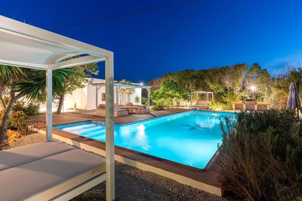 8 Guests Large Villa Near Bossa Beaches & Airport San José Zewnętrze zdjęcie